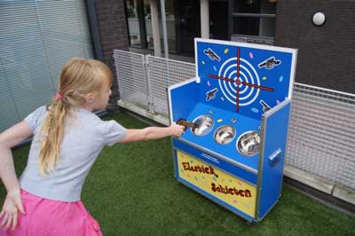 Elastiek Schieten Huren - www.springkussen-huren-utrecht.nl