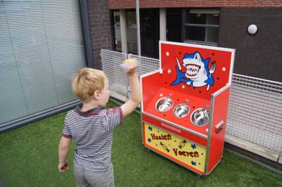 Haaien Voeren Huren - www.springkussen-huren-utrecht.nl